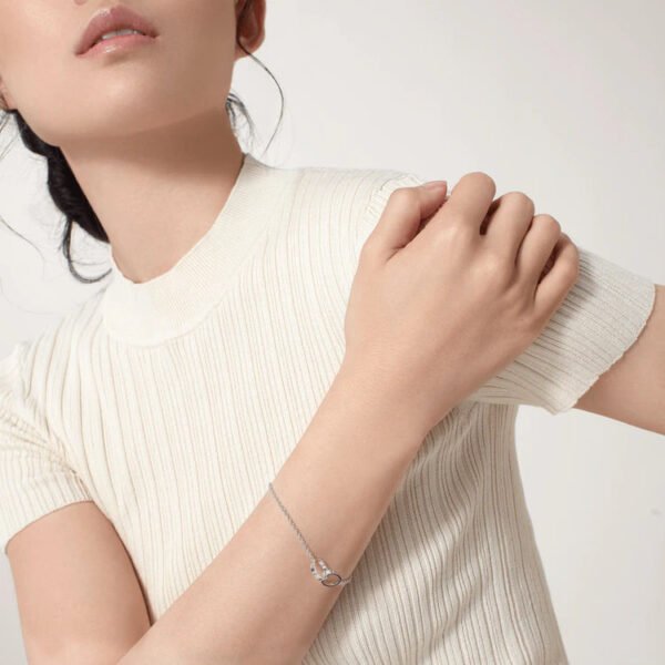 7CF6BEF5-31BA-2B22-6A23-0D86580C6E91.jpg LOVE BRACELET