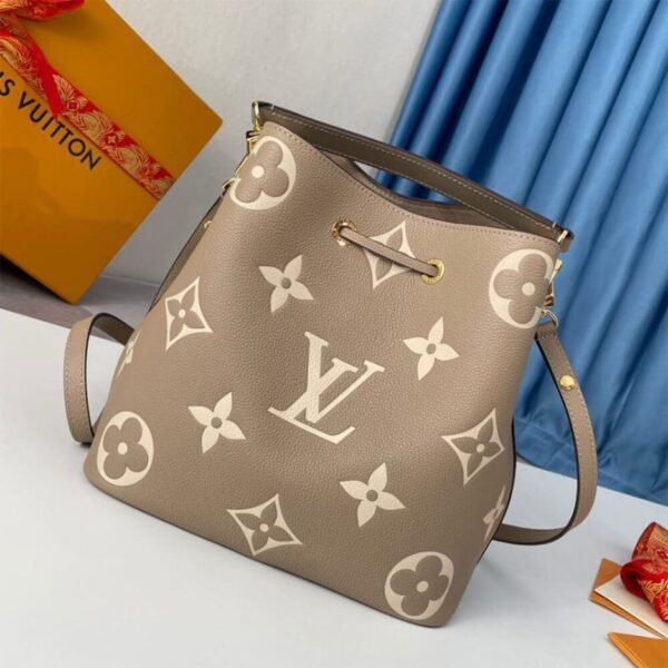 7DE2B6C7-48FD-3E04-BA7B-EB5A13BDB566.jpg Louis Vuitton M45555 NéoNoé MM