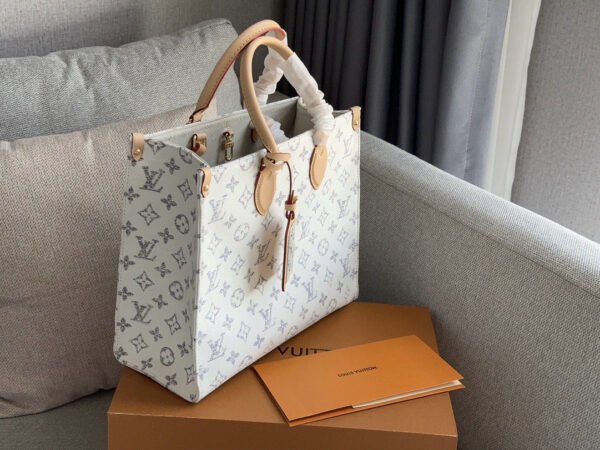 Louis Vuitton M24708 OnTheGo MM