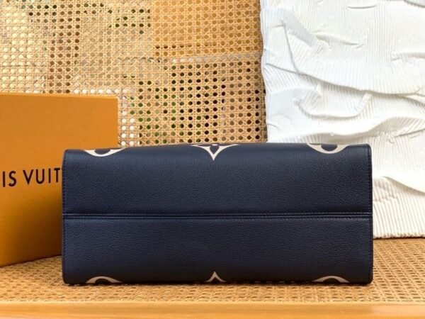 80A2765C-F65F-2181-434D-258A65CF2B23.jpg Louis Vuitton OnTheGo MM M47084