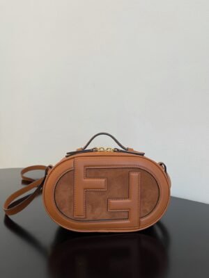811FE04F-50B3-BEEF-DDBD-EC20630AF647.jpg Fendi Mini Camera case Bag