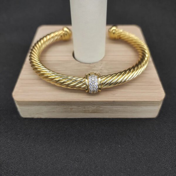 Classic Cable Station Bracelet 18K Yellow Gold and Pave Diamonds, 7mm