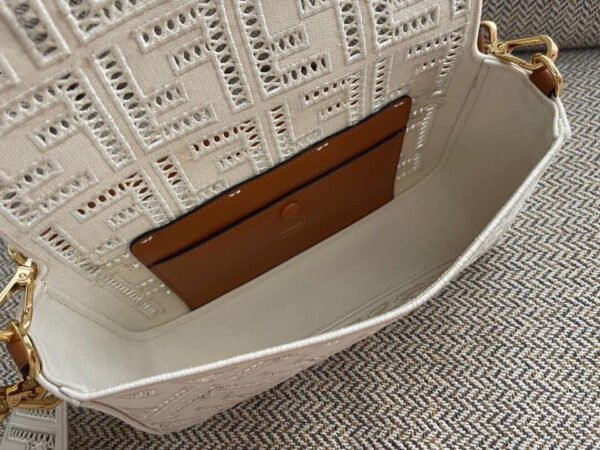 83CBB304-B53D-4C56-C8C2-6393C3FB6A35.jpg Fendi Baguette Bag