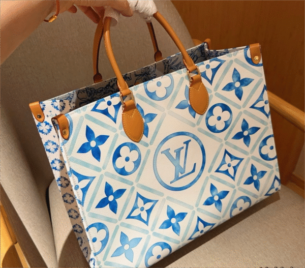 83E6A74E-0CA1-C5B3-B099-E09EDD1ABF13.png Louis Vuitton M11262 OnTheGo MM