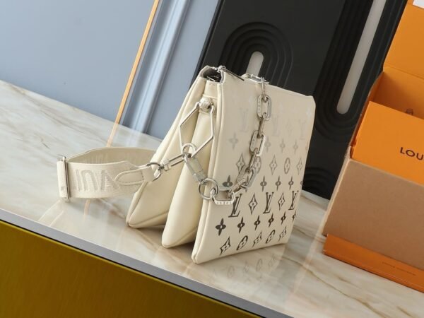 84EE11F1-8BF0-1A18-97D6-EDE8A6E869D9.jpg Louis Vuitton M11986 Coussin PM