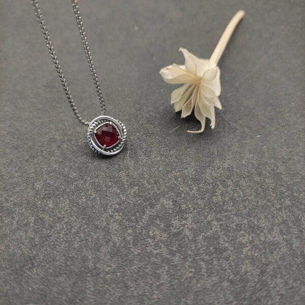 86050608-2ACF-C32B-DA5D-9B2252275975.jpg Petite Chatelaine® Necklace Sterling Silver with Rhodolite, 10mm