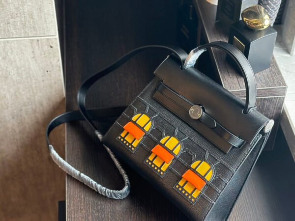 86340F2B-DB38-5851-184E-86224C9805B6_d18de248-df55-4f72-bcef-81d4dccd76ee.jpg Kelly 22 Bag - Black