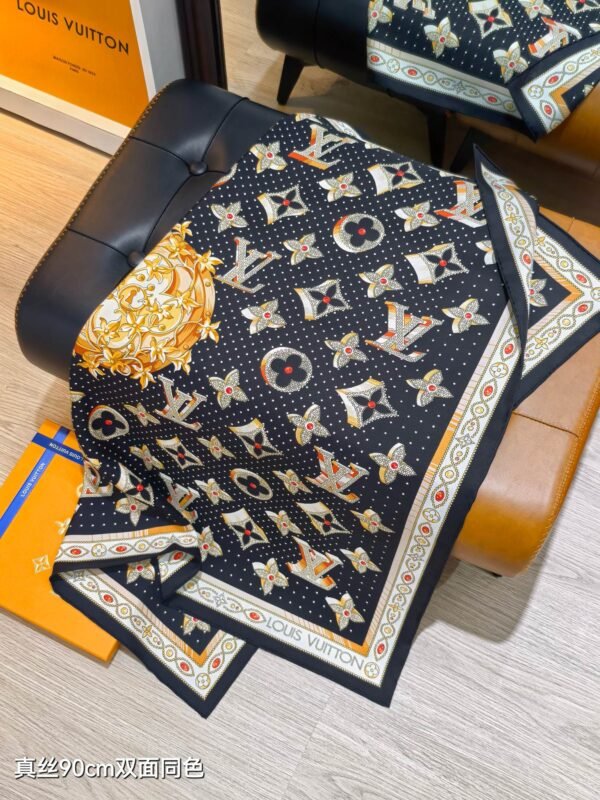 Monogram LV Locks Square 90 M90660