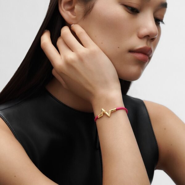 8795D672-7E32-2B38-747A-844AEDE3C269.jpg Volt Upside Down Play Small Bracelet, Yellow Gold