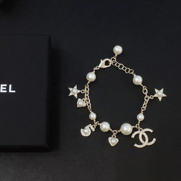 879BBBD8-2399-9ACF-7DCD-857C45717760.jpg Pentagram Double C Pearl Bracelet