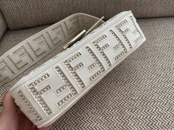 88B36537-5C21-B6C4-515E-D23E3A3B21B8.jpg Fendi Baguette Bag