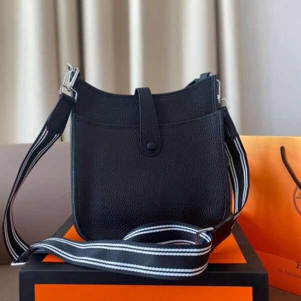 8AC7EC3E-0328-AB9A-C10C-C6E7070B43C8.jpg Evelyne 25 bag