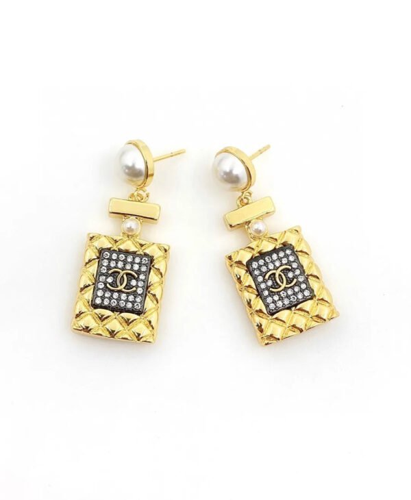 8B846D56-098C-E678-AC6F-4725EFDBD1B4.jpg CC Earrings 0025
