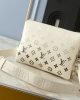 8BC5D49C-B3A2-93FC-19FB-8AC57EEC0139.jpg Louis Vuitton M11986 Coussin PM