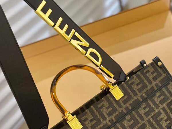 8C0E5997-AC93-8200-0129-BB8EFB585CDC.jpg Fendi Sunshine Medium - Brown