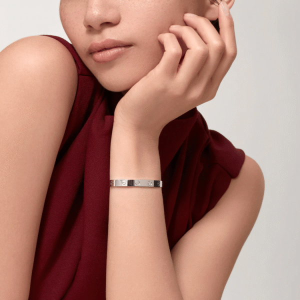 8C71A6BE-150F-A802-93B6-652407159841.png LOVE BRACELET, 1 DIAMOND