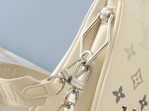 8D720626-676B-9F43-6470-7BE725C09BEB.jpg Louis Vuitton M11986 Coussin PM