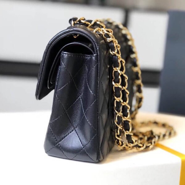 8E724321-CA7E-0C2F-38BA-5CA2F7A98054.jpg Chanel Small Classic Handbag Lambskin & Gold Metal A01113