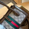 8E914768-5719-BA89-9468-136CE9DF76A7.jpg Small tote with piston closure