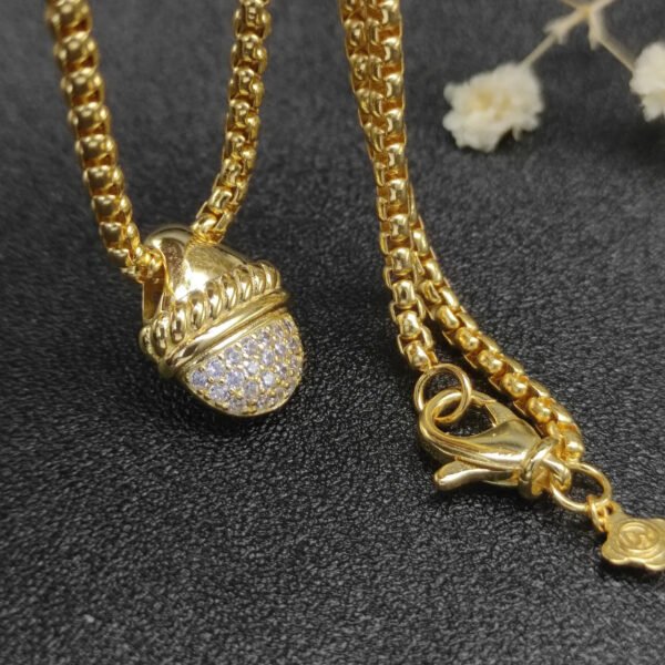 8F29E706-BBD1-9878-6C14-B3A042ABABF2.jpg David Yurman Acorn Pendant Necklace 18k Gold Diamond