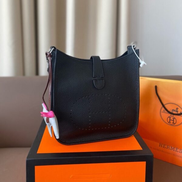 8F47DF89-0457-25BE-6523-770B6BE01DC6.jpg Evelyne 25 bag