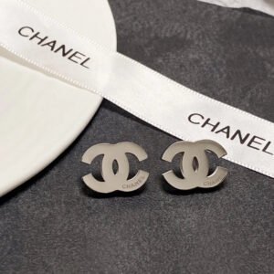 8FA69E33-A1EC-FB70-9EB5-E5396FC3A4A6_9bf611e2-d683-470a-8d54-bb86bfd507e2.jpg cc Earrings