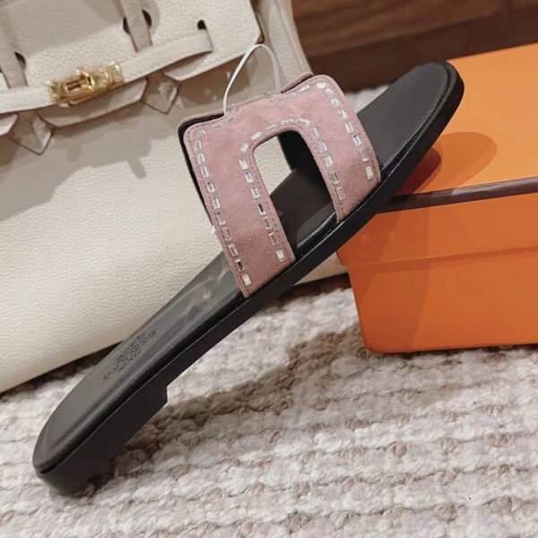 8FB1EECF-345F-E963-FCB6-5C1C3E5727D5.jpg Hermes Women's Oran Sandal