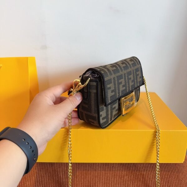 90C4B086-AA60-C251-4EDC-F5542B2A6811.jpg Fendi Baguette Mini - Black Embroidery