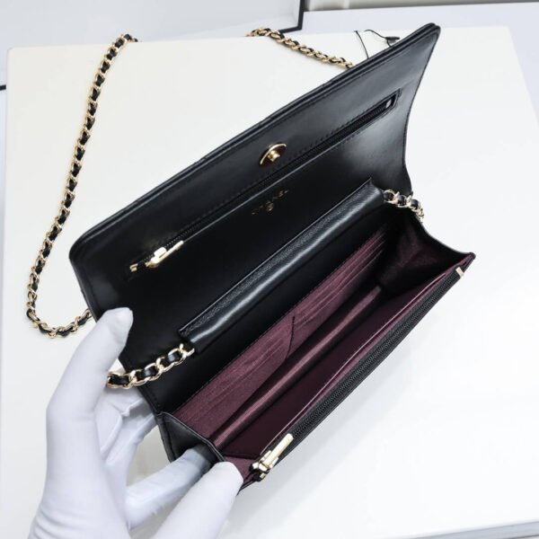 92D7390B-EBC5-304E-4D0B-F17E30BCCF4E.jpg Chanel classic chain wallet