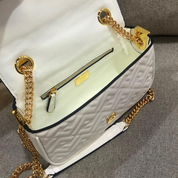 938A2869-8A87-2802-4DC5-7732C33DA11F.jpg Fendi Baguette Chain Midi