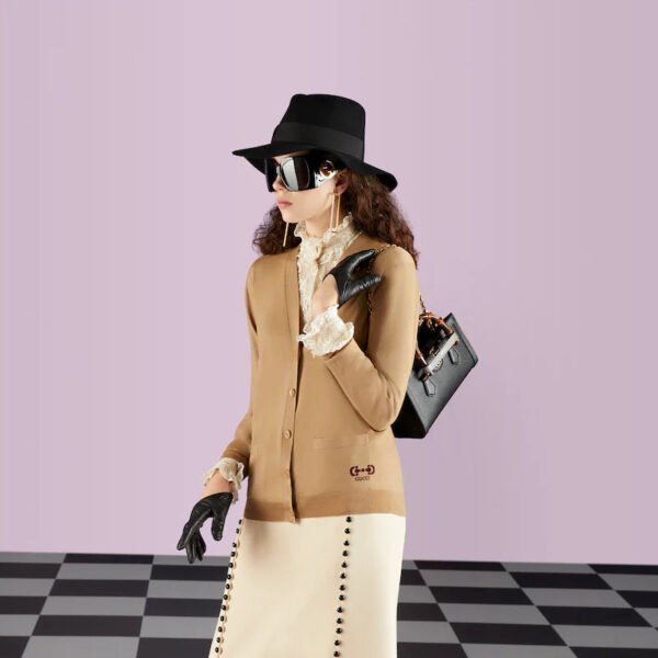 950B1FD5-F413-8E63-2130-0CE62263E499_84debd5b-2674-4b36-8629-434c7ee7b4dd.jpg DIANA SMALL SHOULDER BAG