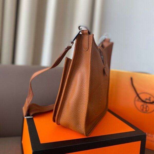 956B37BB-08DA-9F10-41A8-D3B365AA9FDD.jpg Evelyne 25 bag