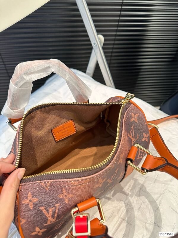 96FD1BAE-BFC7-EB3B-69F8-F7CA8F68F86E.jpg Louis Vuitton M11542 Keepall Bandoulière 25