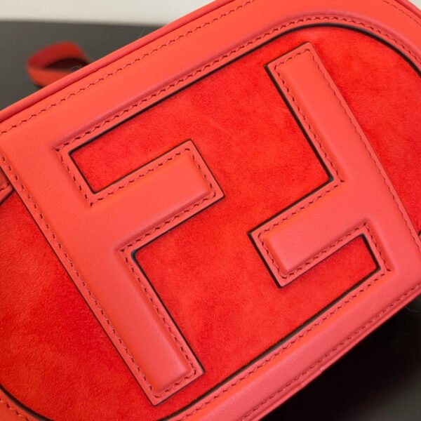 973908B0-07E4-700D-4993-F4E1419ADF85.jpg Fendi Mini Camera case Bag