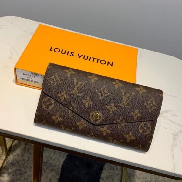 97D07B95-DC55-A5E3-799A-5711972608AF.jpg Louis Vuitton Sarah Wallet M62236