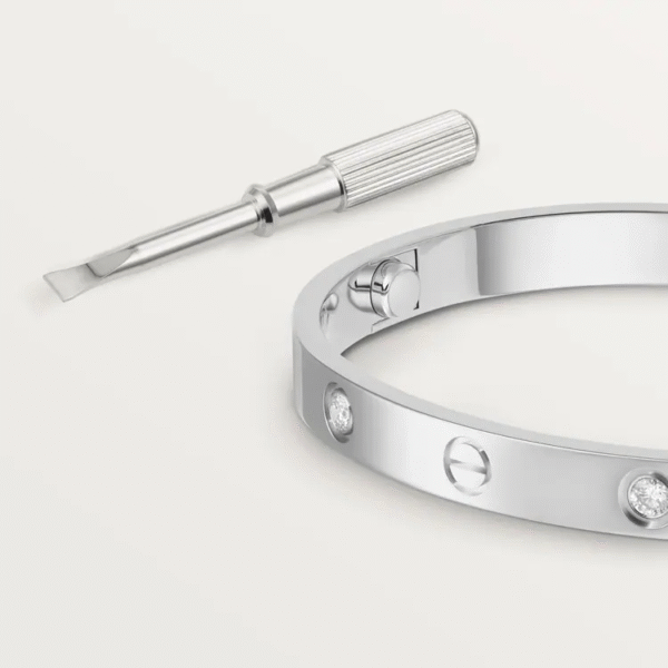 98A08BA3-7332-7E1B-476C-D4F501129A8F-1.png LOVE BRACELET, 4 DIAMONDS
