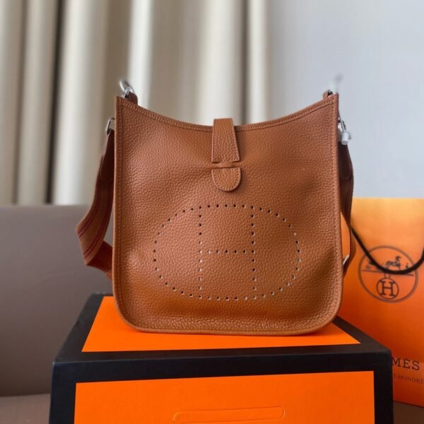 98F6F569-D84A-BB2A-8786-247098B7D922.jpg Evelyne 25 bag