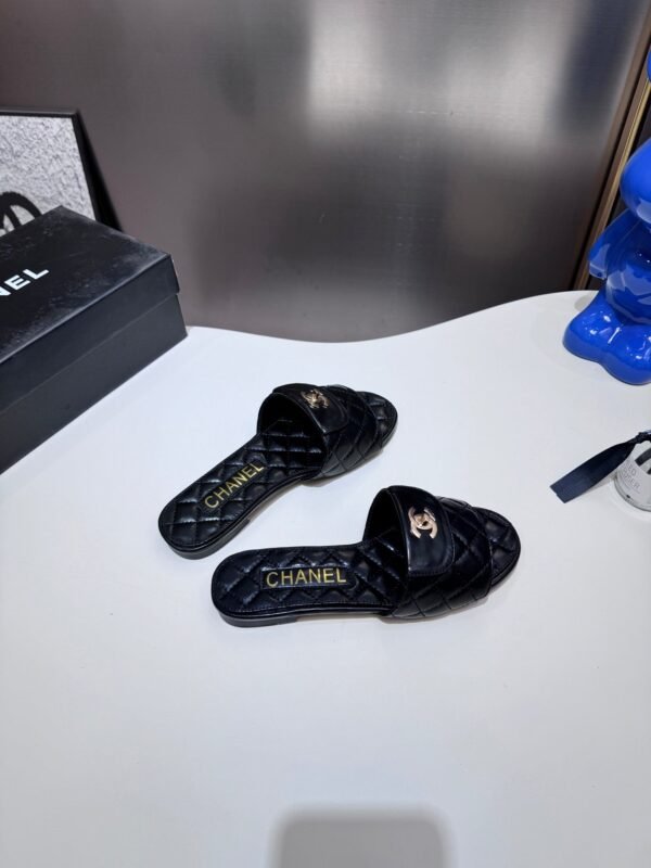 9947CBAB-8D18-37F7-83CA-0D0ECB8B4031.jpg Chanel Women's Logo 25ss CC Sandal