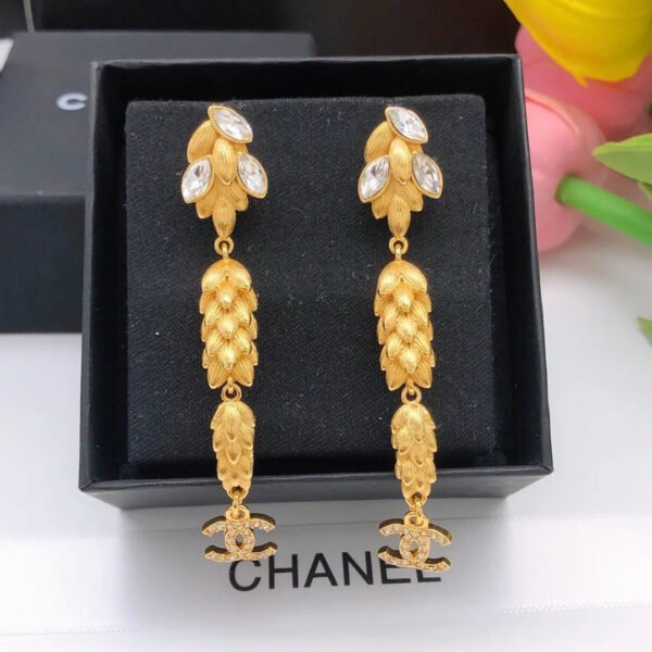 9A9FA546-368C-A30E-8181-43F4EDDFEBBA.jpg cc Earrings