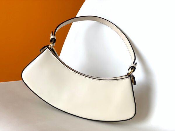 9ADF1D7E-8939-2C20-D7D0-9CE7DFB3AEA7.jpg Fendi O'lock Swing Bag