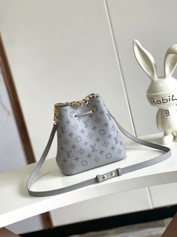 9B6E8429-6674-BF79-A627-C12AD9640A87.jpg Louis Vuitton M12749 NÉONOÉ BB