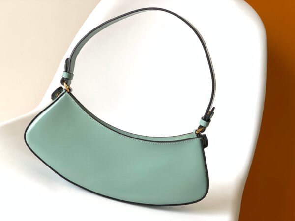 9B85D9BA-C249-42E6-E5FD-BBE20C93C469.jpg Fendi O'lock Swing Bag