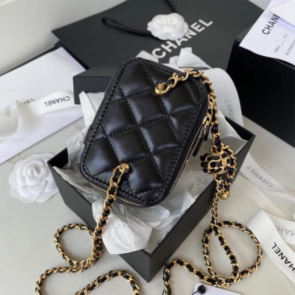 9B8A5E2A-2C10-18E3-E89C-2E33E57A6905.jpg Chanel Small Vanity with Chain AP2198