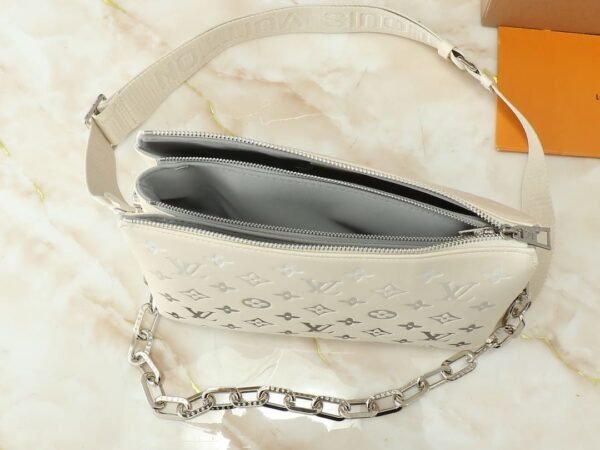 9F51C30C-D721-6959-FD7B-C65204422321.jpg Louis Vuitton M11986 Coussin PM