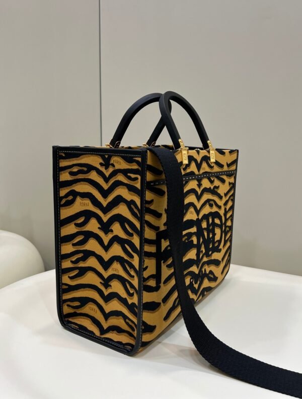 9FD63BB5-9B1A-3963-D689-1ABB2C42CDBA.jpg Fendi Sunshine Shopper Meduim Bag