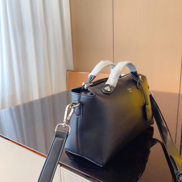 9FE0006D-83B4-E0E8-89F7-C1AAFCC31CFE.jpg Fendi By The Way Medium