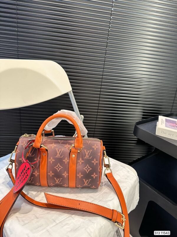 A16611EA-E9C1-9C29-D5C4-0079ECF3C85D.jpg Louis Vuitton M11542 Keepall Bandoulière 25