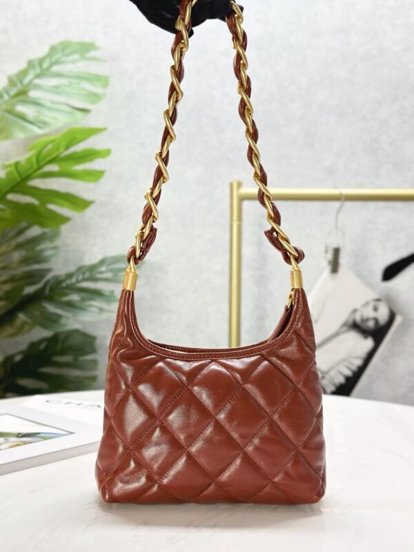 A28970EA-5950-5D1B-D90A-1968208695EA.jpg Chanel Small Hobo Bag