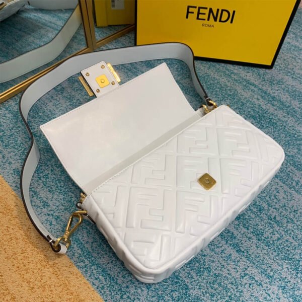 A2C36EB2-E858-A83C-E6A4-BDF97568CE5A.jpg Fendi Baguette