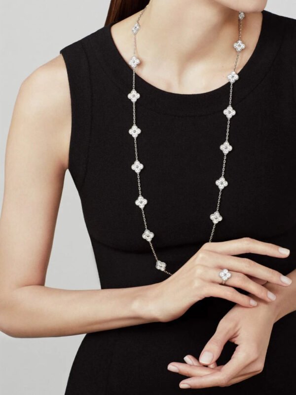 Vintage Alhambra long necklace, 20 motifs